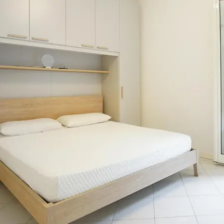 1 Bedroom In Feriehus Civezza
